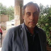 Come spiegare l'essenza della filosofia?
Con l'essenza della vita. e con tutte  le emozioni che questa ci offre.